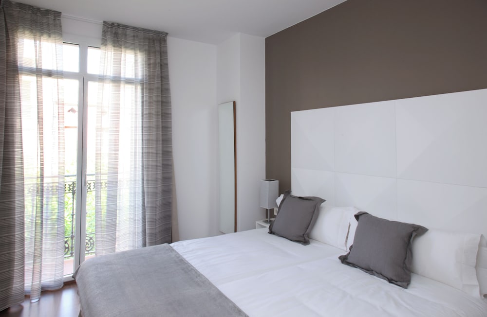 MH Apartments Suites 3/27