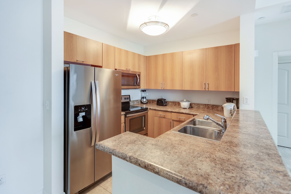 Towers of Dadeland by Miami Vacations 50/60