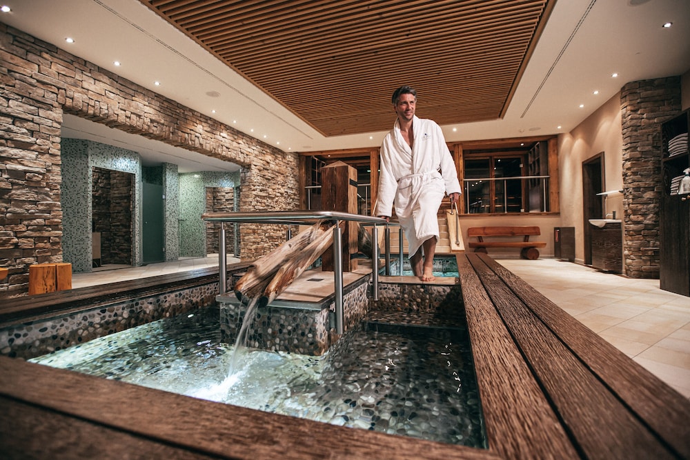 swimming pool spa