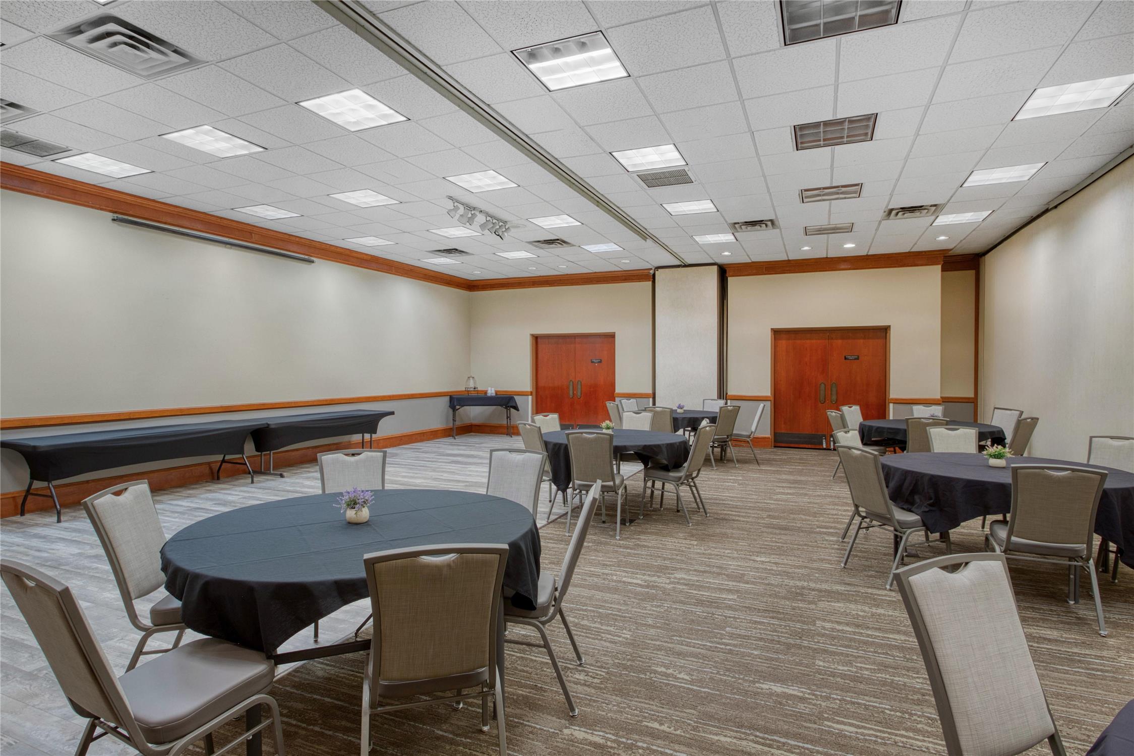 SureStay Plus Hotel by Best Western Price 23/28