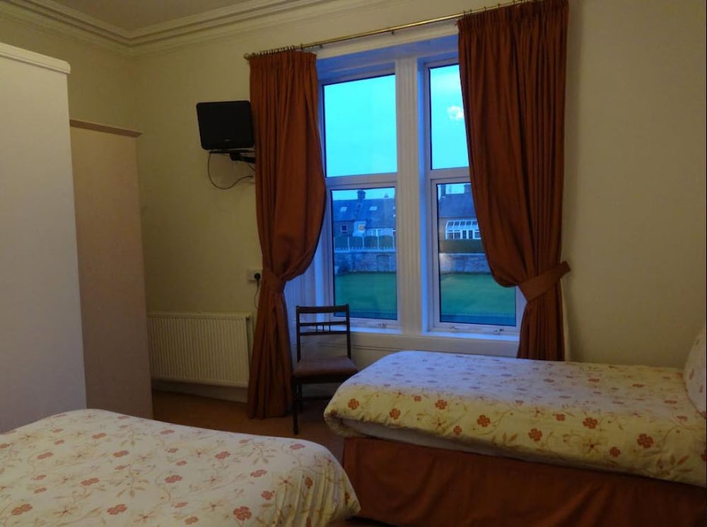 Aberdour Guest House 5/22