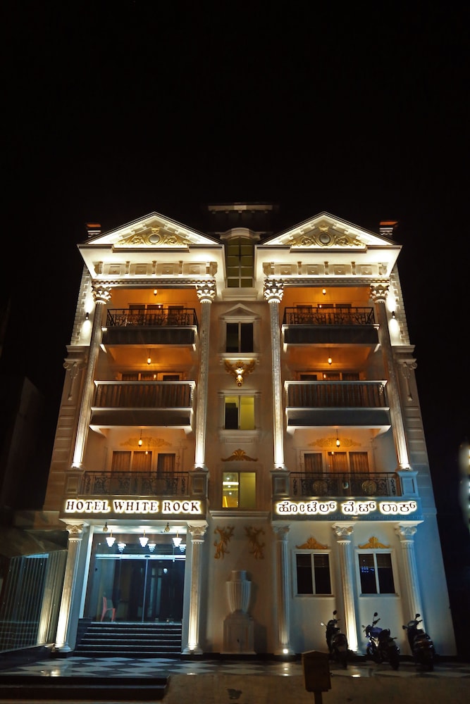 Hotel White Rock photo1