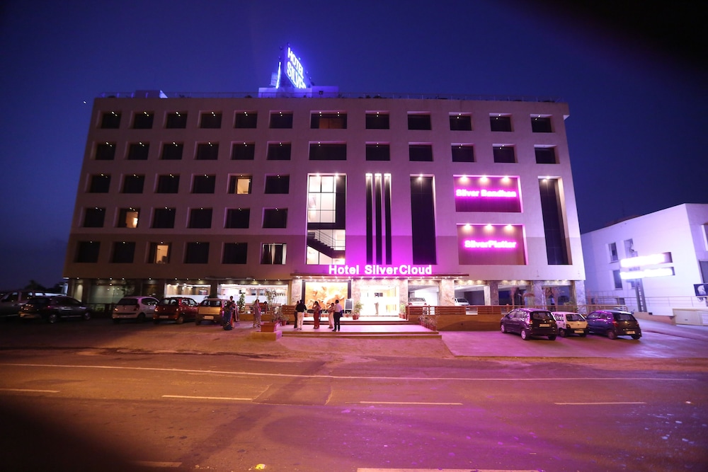 SILVER CLOUD HOTEL 2/71