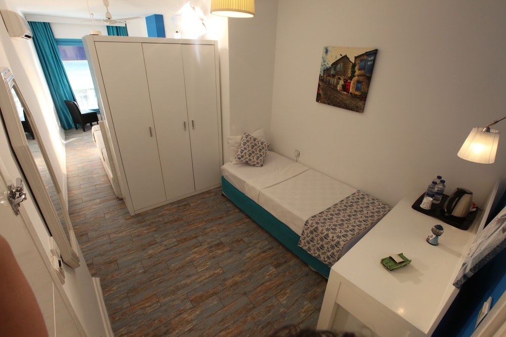 Larimar Boutique Hotel 50/50