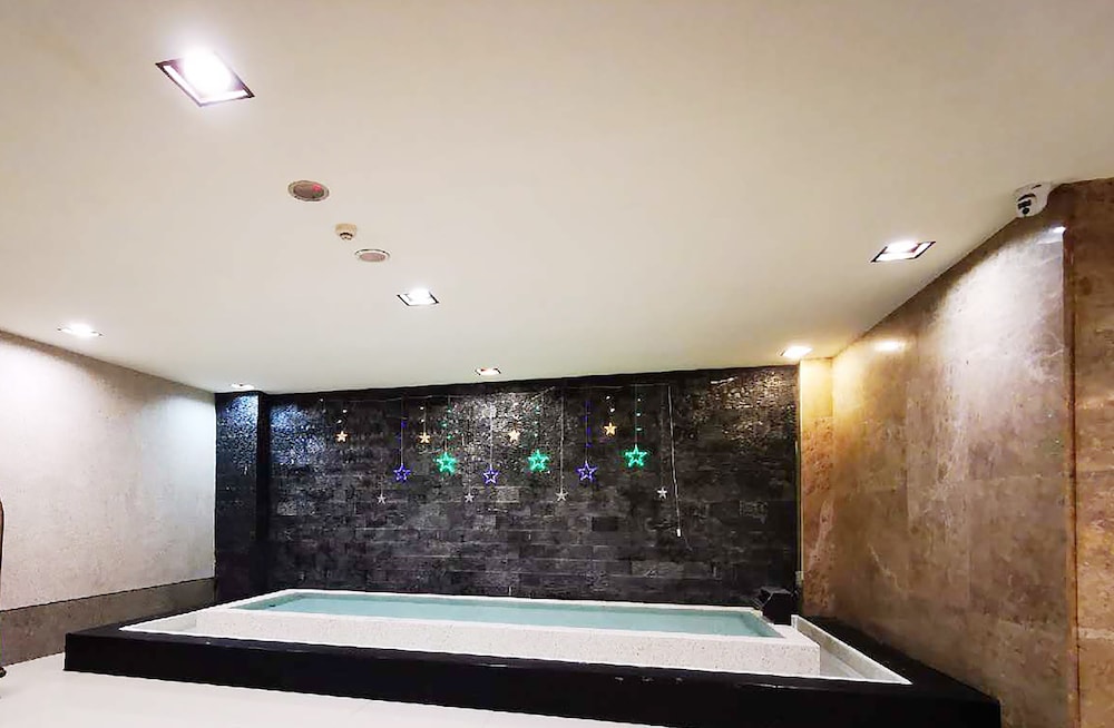Chang Hong Villa Hotel 10/69