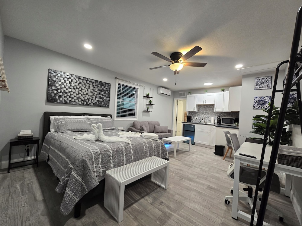 Design, Studio, Queen Bed, Sofa