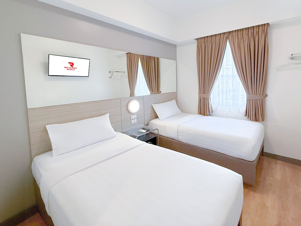 Red Planet Manila Aseana City 40/60