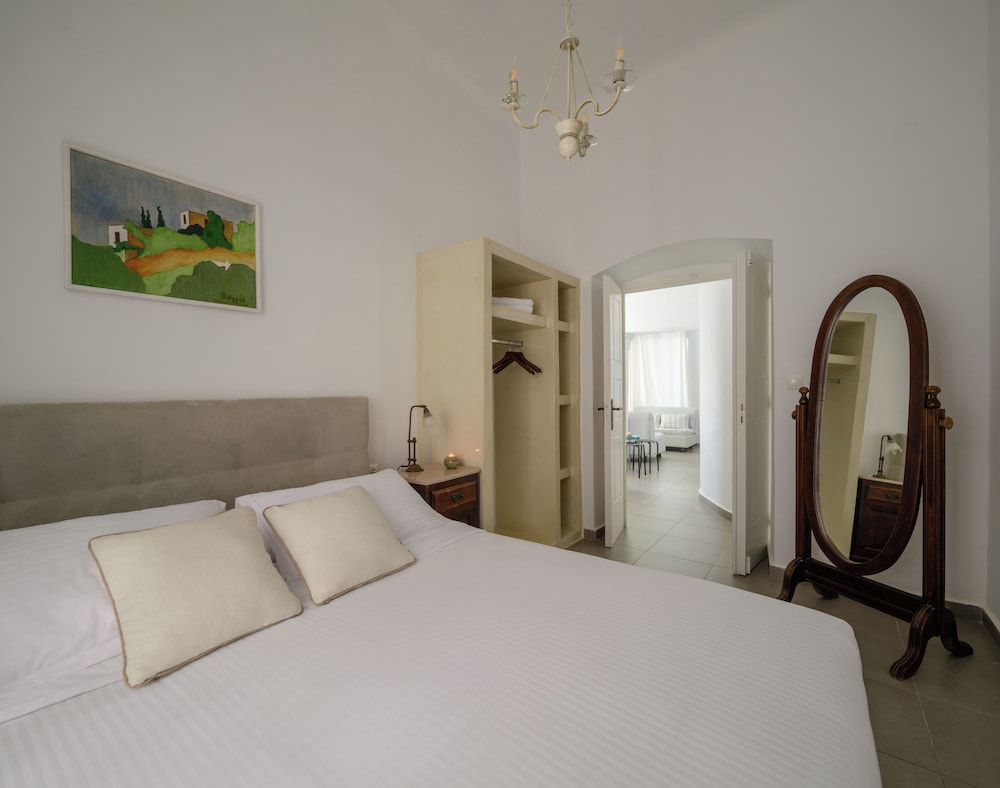 1 Bedroom, Suite, King Bed, Caldera View, Sea View, 2 Sofa