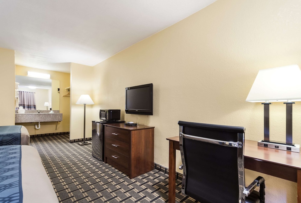 Rodeway Inn Lincoln West - University Area NE 23/42