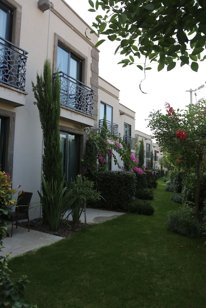 Sandima Boutique Hotel 33/43