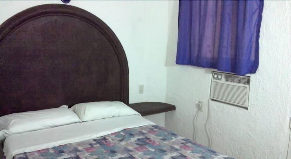 Morales Inn 16/31