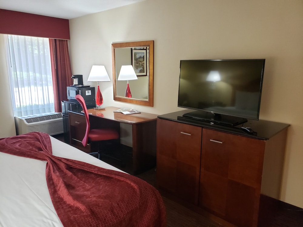 A Victory Hotel and Suites 53/60