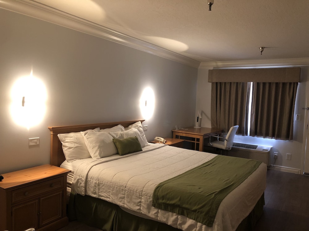 Days Inn by Wyndham Near City Of Hope 11/24