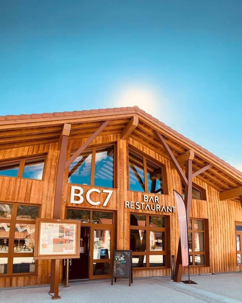 Base Camp Lodge 3/50