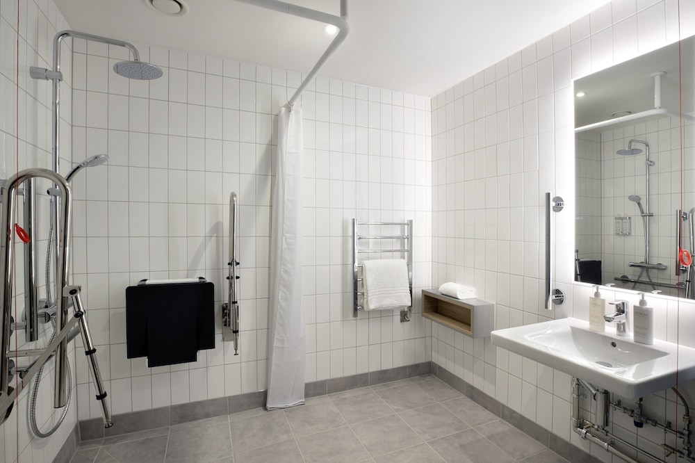 Leonardo Hotel Bristol City 18/51