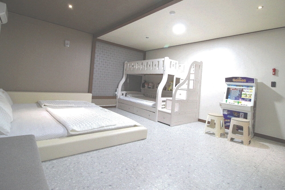 Kids & Family Hotel 27/70