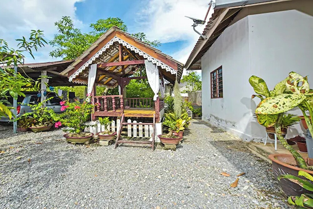 OYO Home 90388 Homestay Masha 22/26