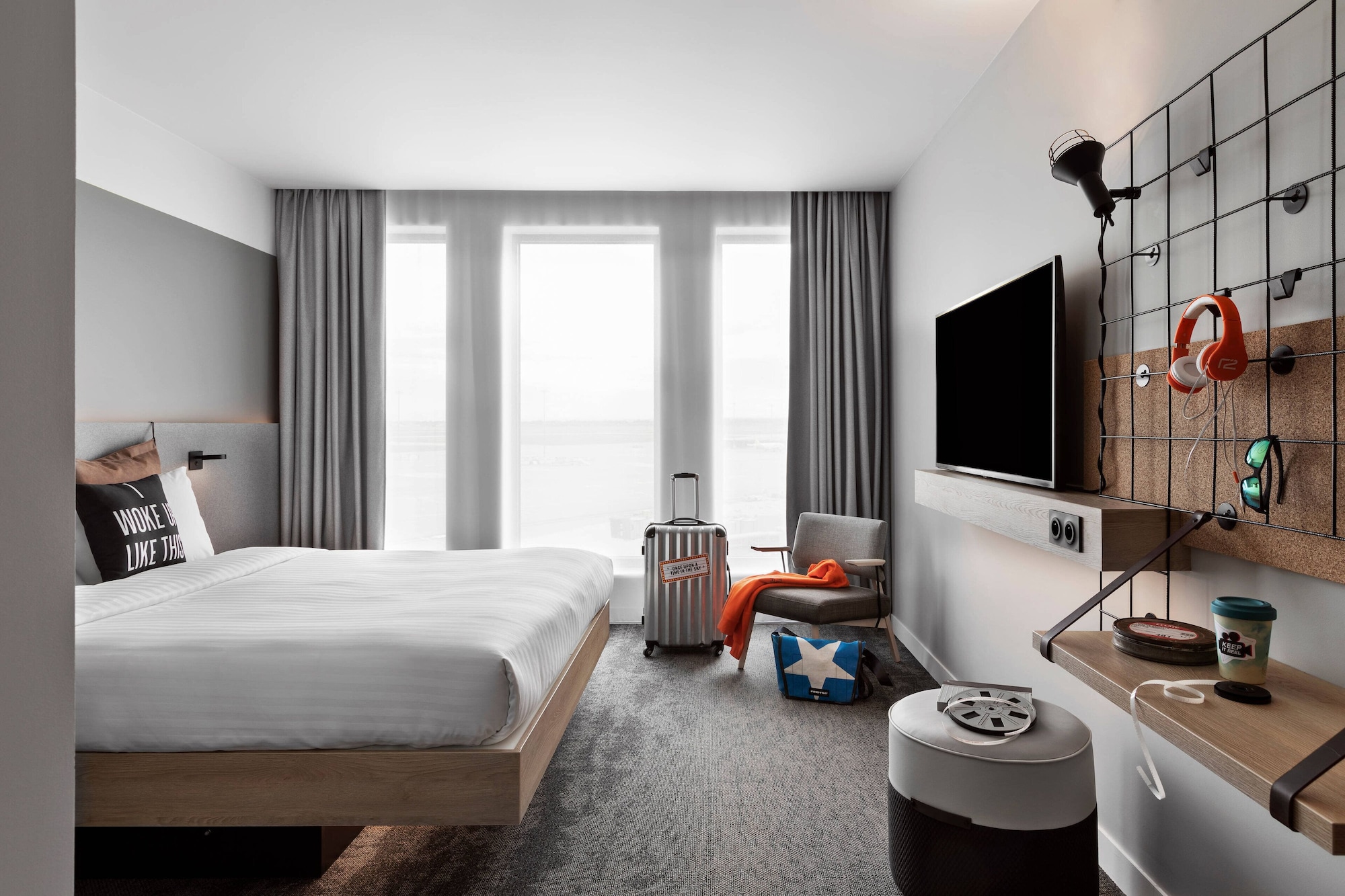 Moxy, Queen Bed