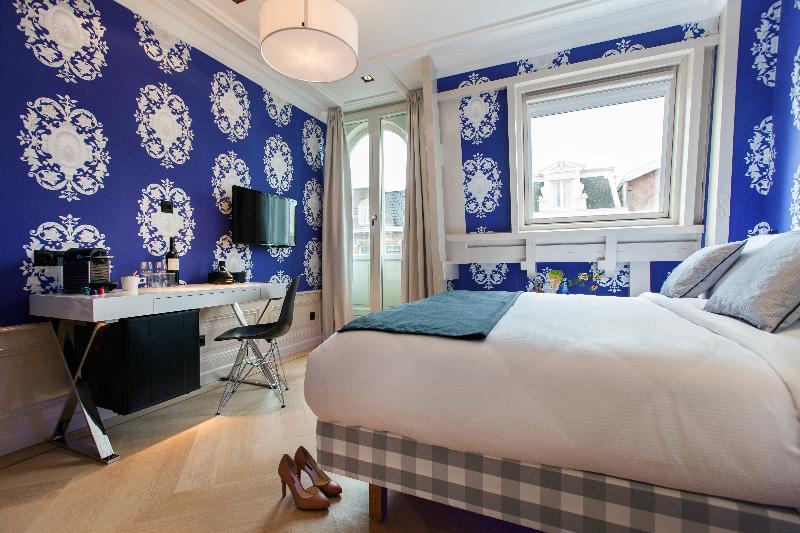 Room, Double Bed, No Window
