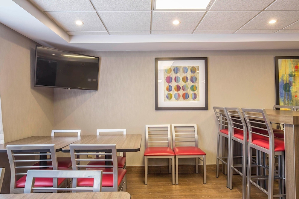 Comfort Inn Pickering 23/26
