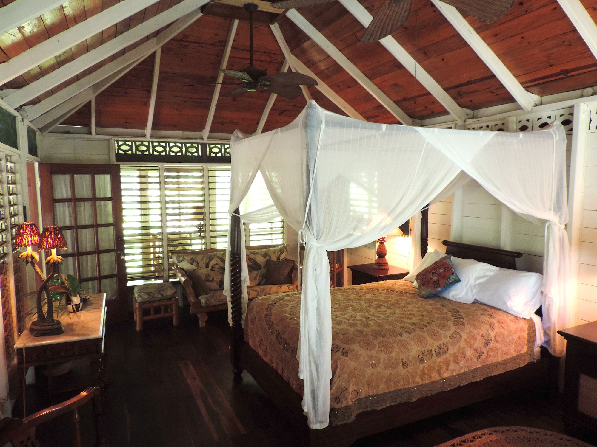 SUPERIOR, QUEEN BED
