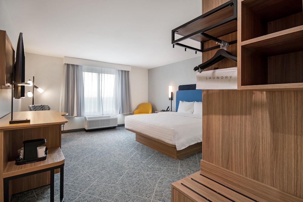 Hampton Inn & Suites by Hilton Irving DFW Airport North 17/56
