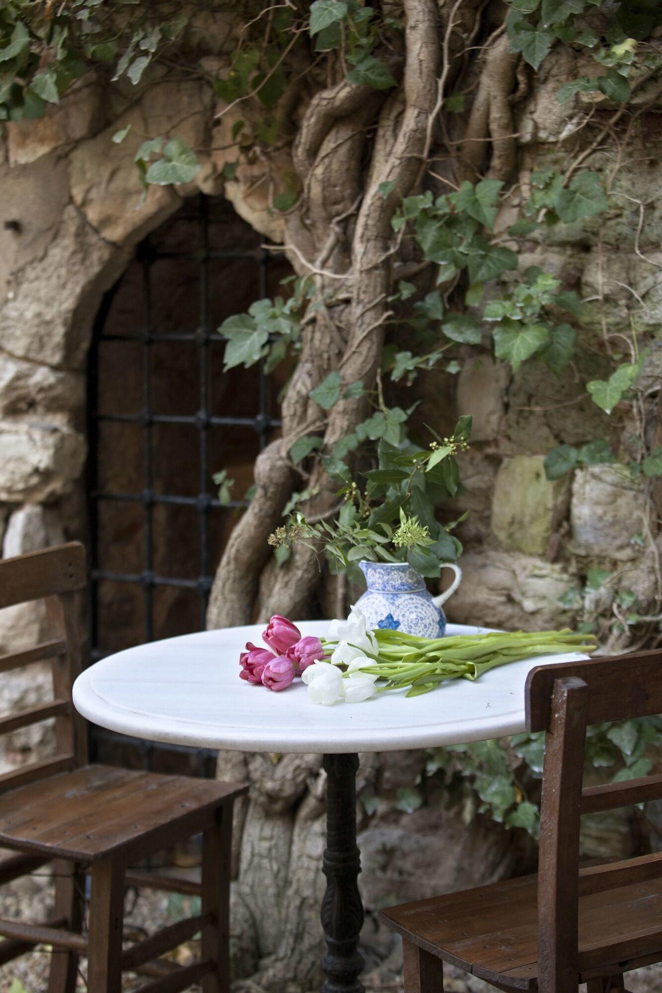 Hotel Empress Zoe 76/100
