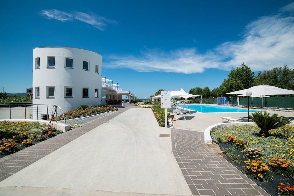 Medea Beach Resort 48/50