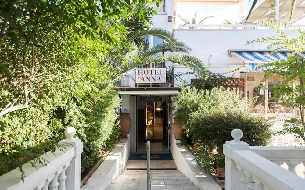 Hotel Anna 61/68