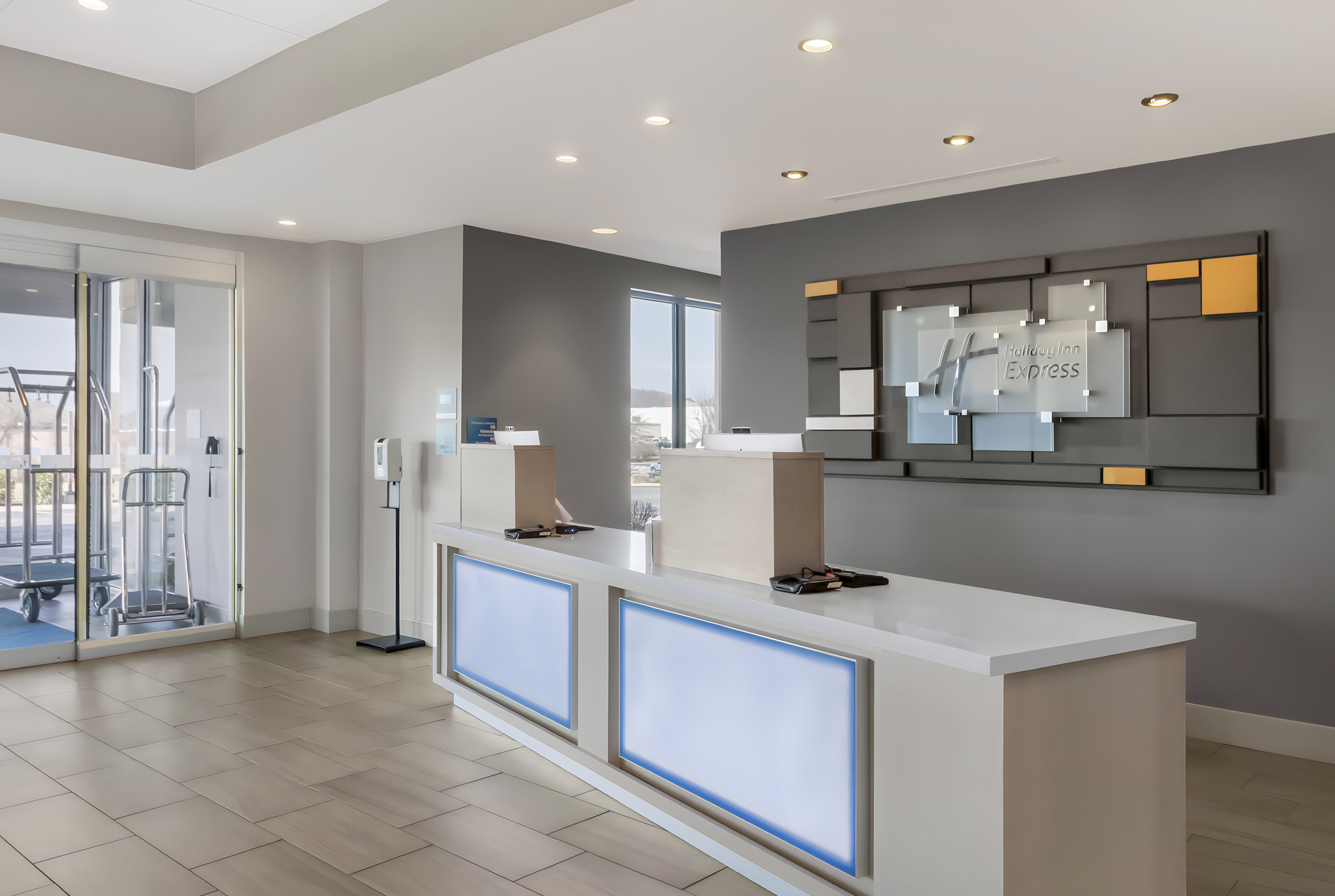 Holiday Inn Express Spring Hill 5/50