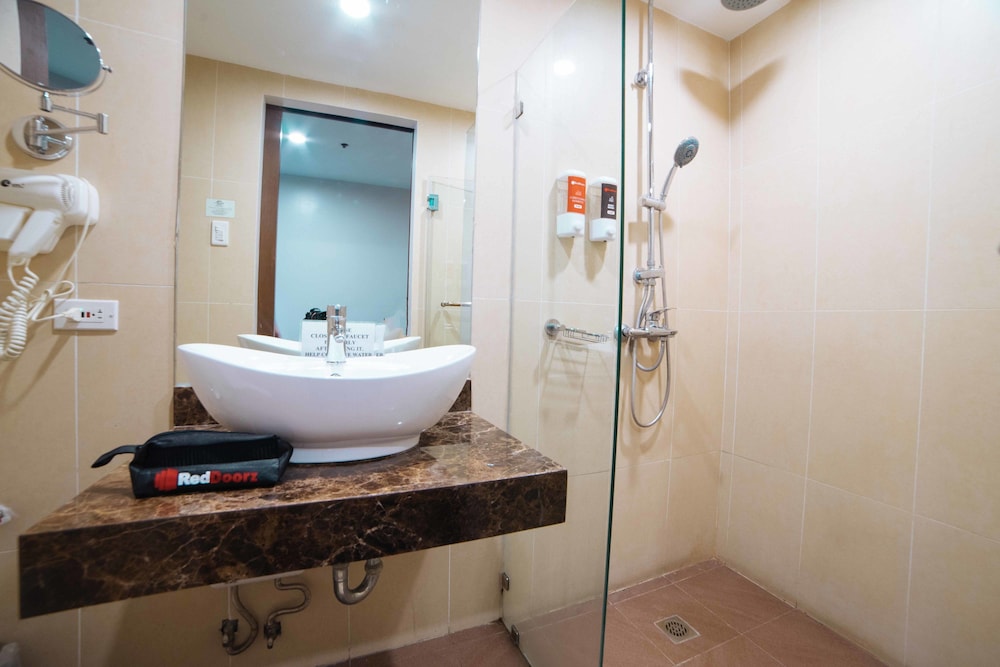 West Avenue Suites 19/21
