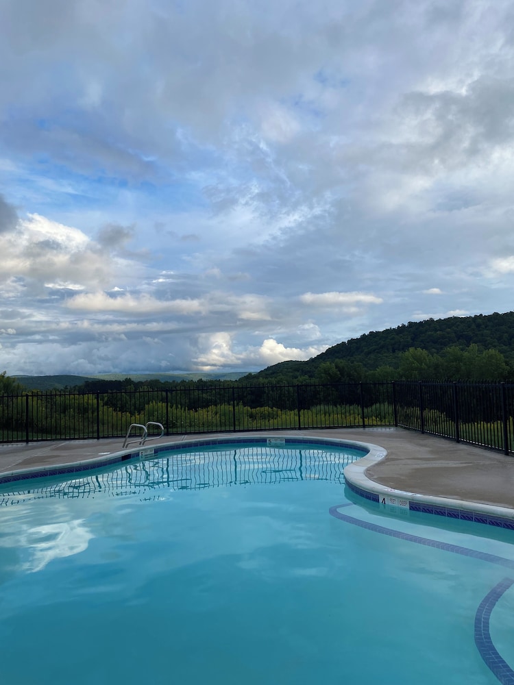 August Lodge Cooperstown 37/42