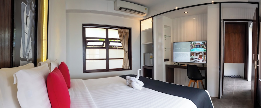 Pool, Villa, King Bed, Beach Front