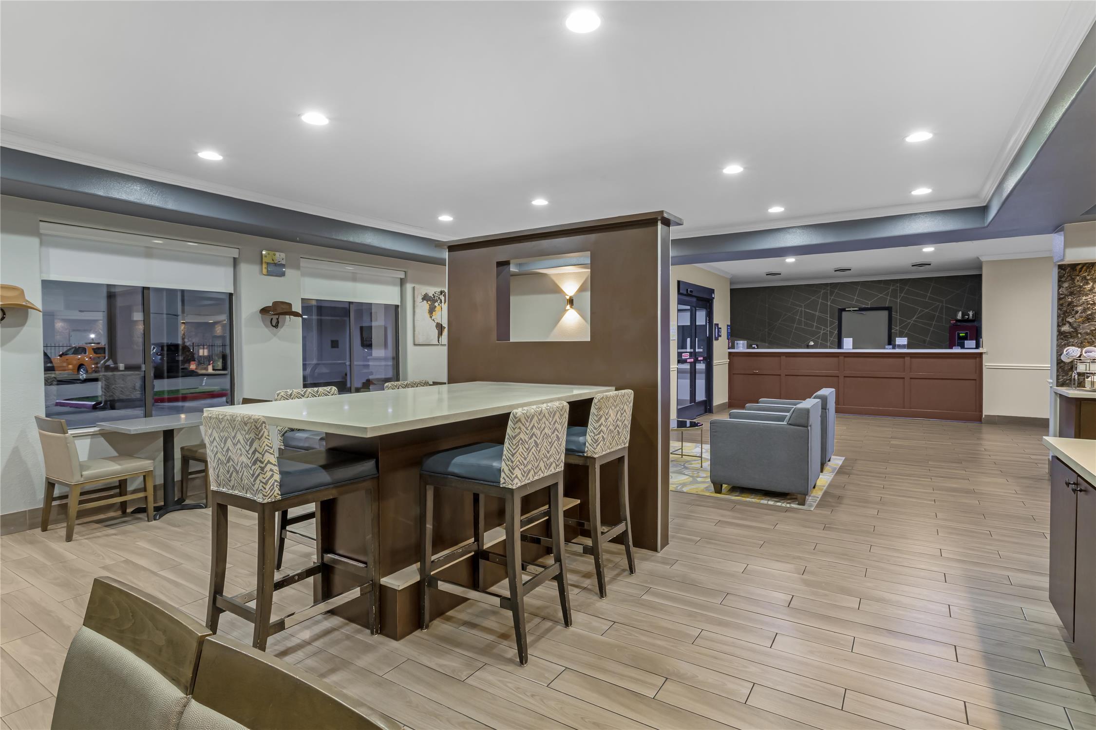 Best Western Plus North Houston Inn & Suites 14/21
