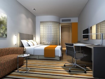 Holiday Inn Express Yangzhou City Center 24/71