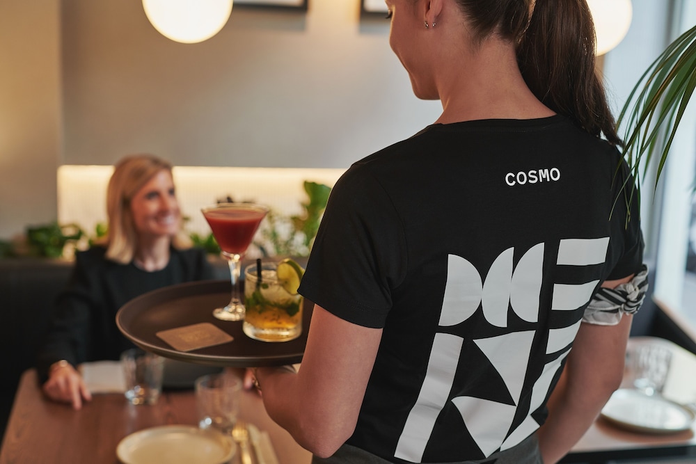 COSMO HOTEL Y BAR 26/50