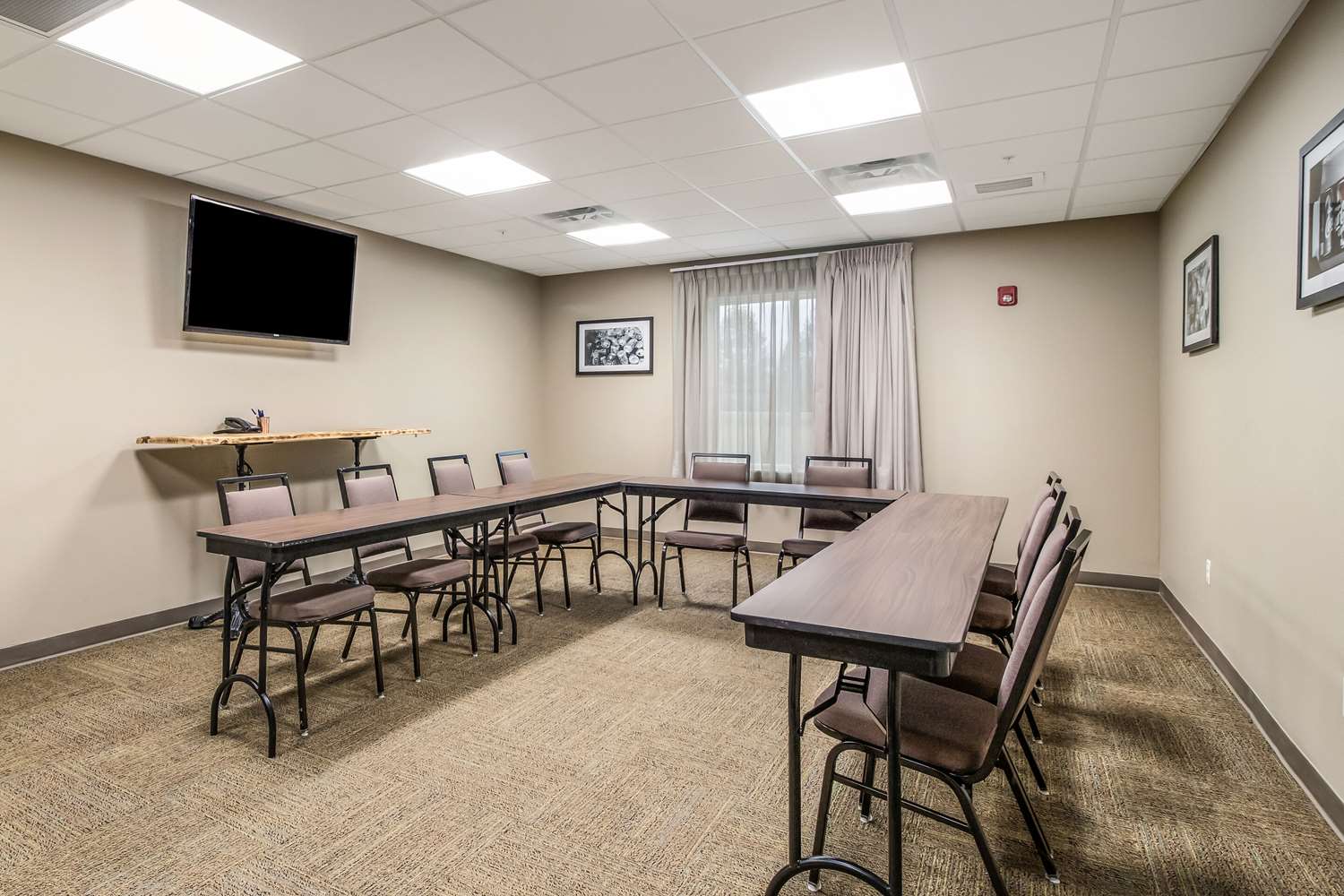 MainStay Suites at Discovery Park of America 37/38
