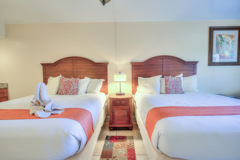 DELUXE, 2 QUEEN BEDS, PATIO, GROUND FLOOR