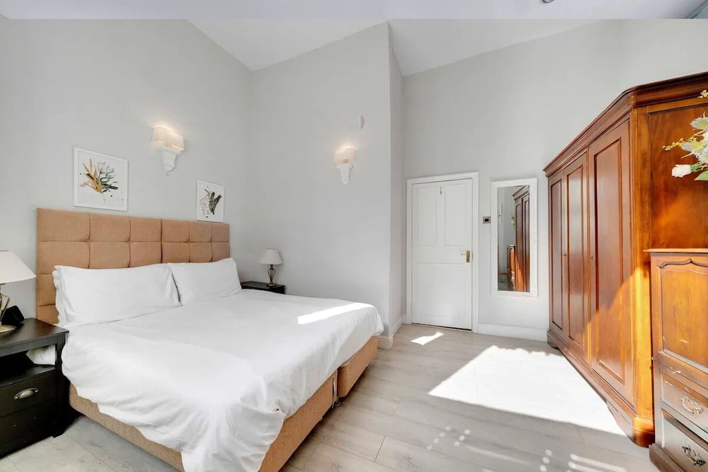 Castletown House 25/70