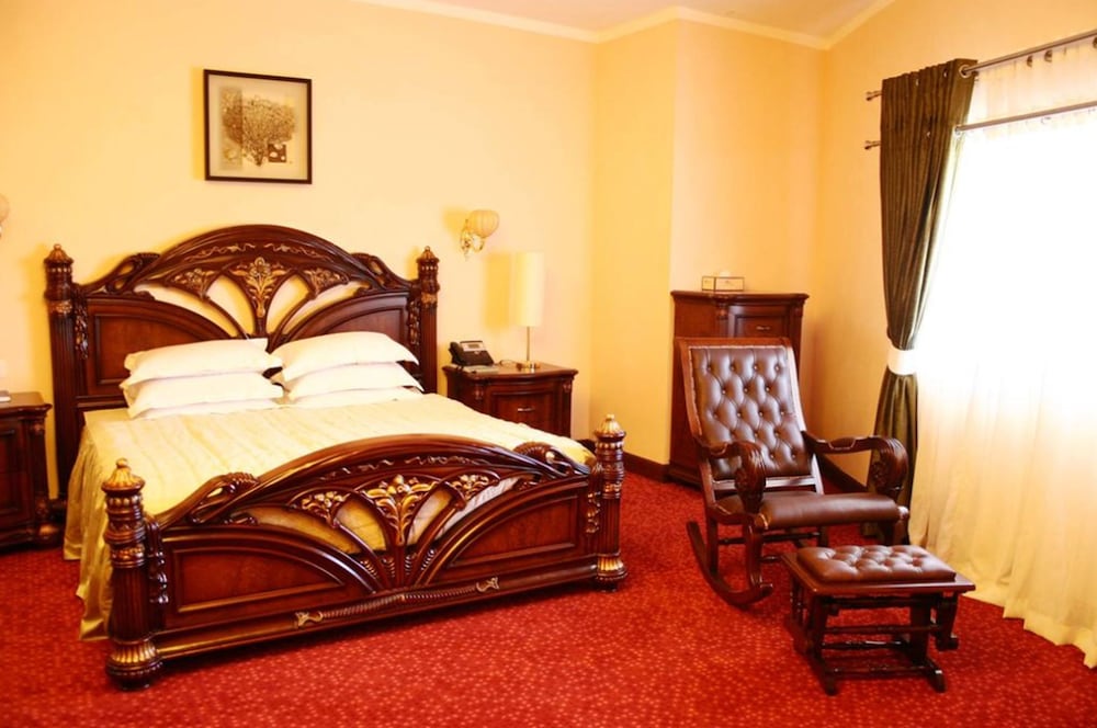 Imperial Royale Hotel 18/66