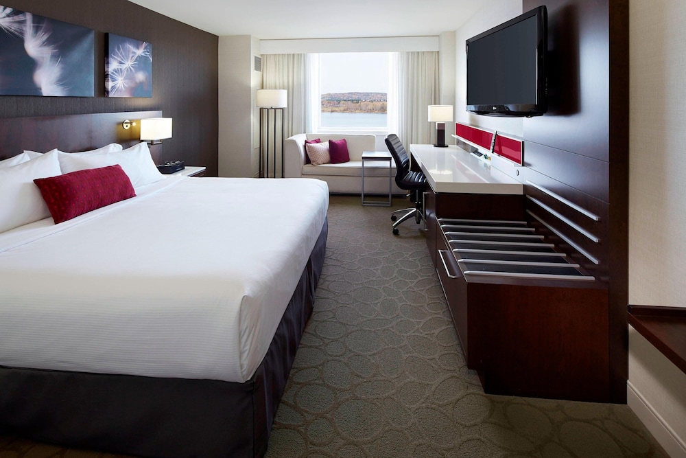 Delta Hotels By Marriott Fredericton 7/37
