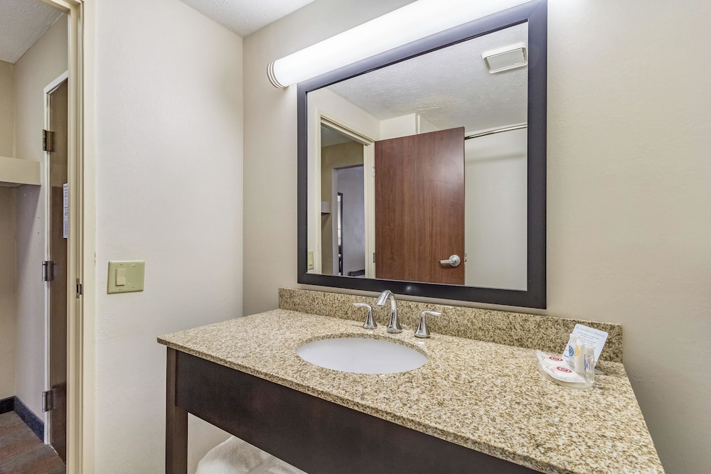 Comfort Inn Independence - Cleveland 11/30