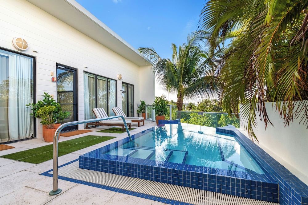 swimming pool spa