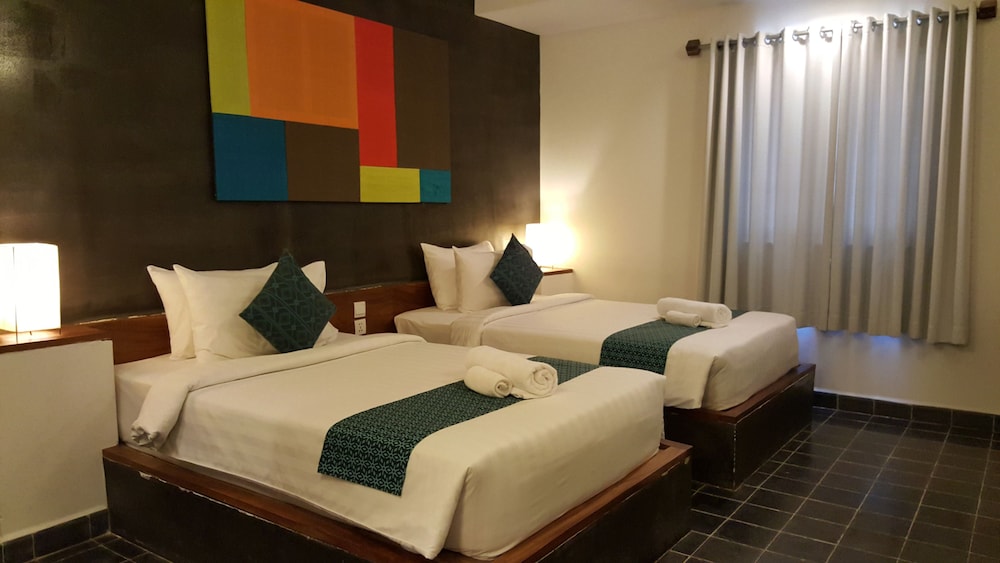 DELUXE, TWIN BEDS