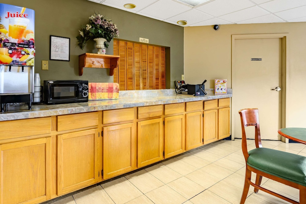 Econo Lodge Athens I-65 8/49