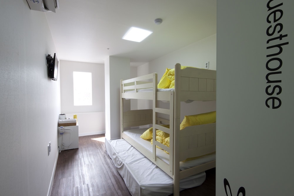 ROOM, TRIPLE