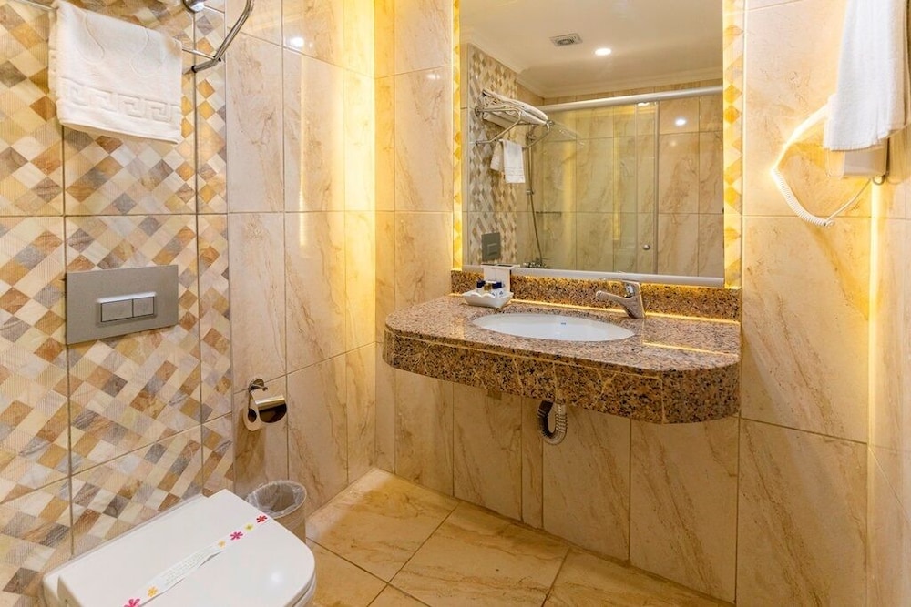 Lancora Beach Hotel 46/50