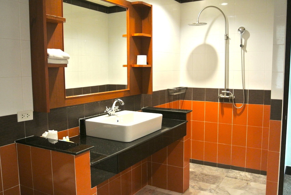 P.S. Thana Resort 68/71