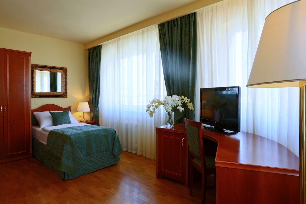Belvedere Hotel 30/71