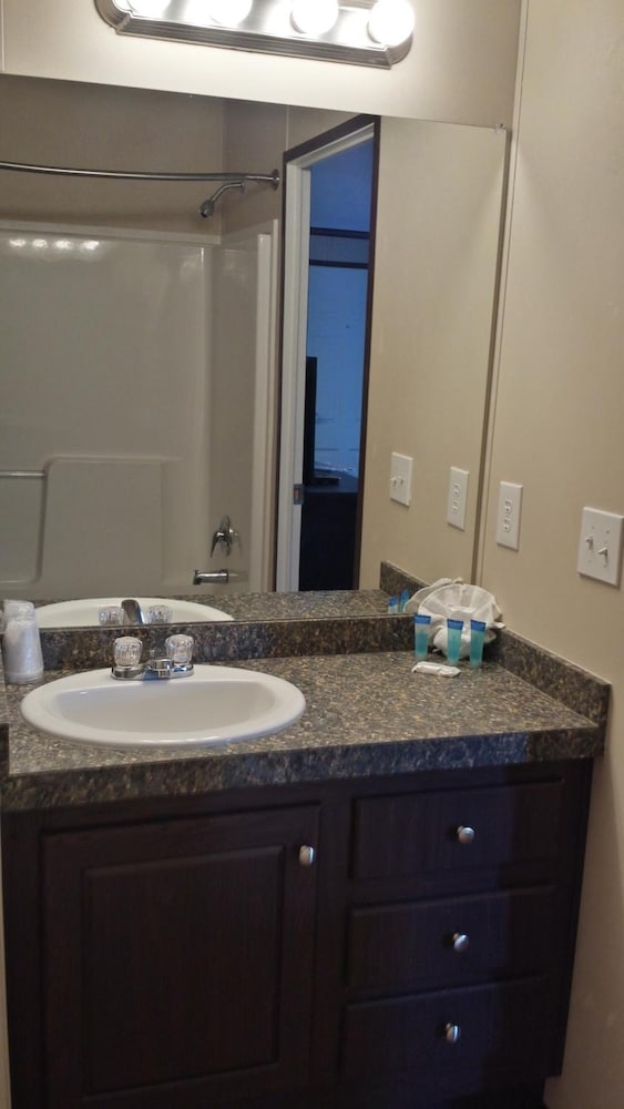 Instalodge Hotel And Suites 20/34